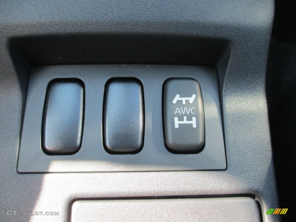 2013 Mitsubishi Lancer Evolution GSR Controls Photo #71538604