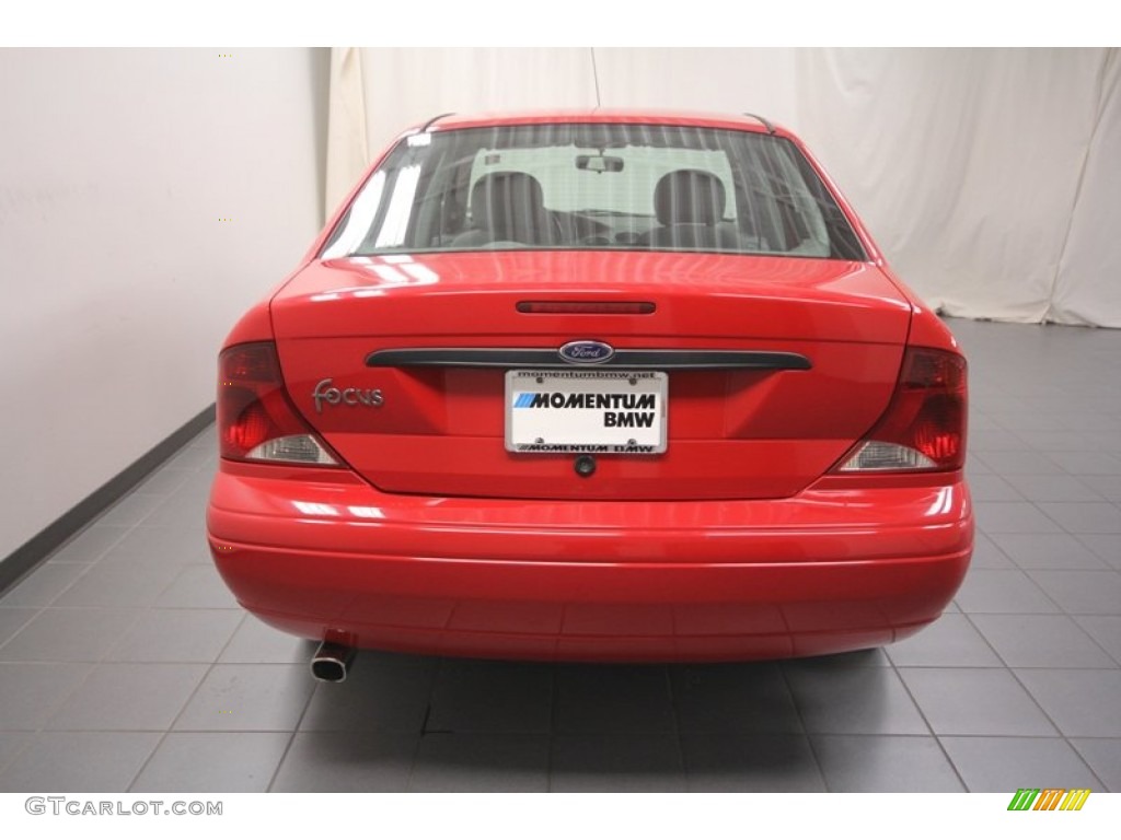 2002 Focus LX Sedan - Infra Red / Medium Graphite photo #12