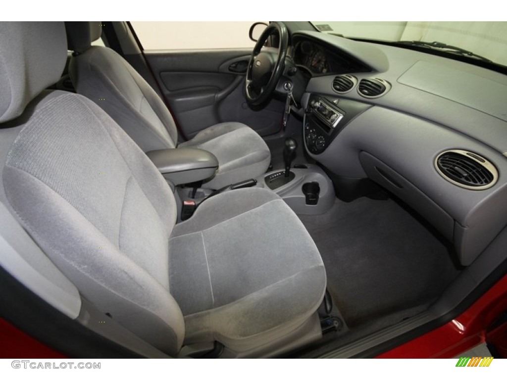 2002 Focus LX Sedan - Infra Red / Medium Graphite photo #28