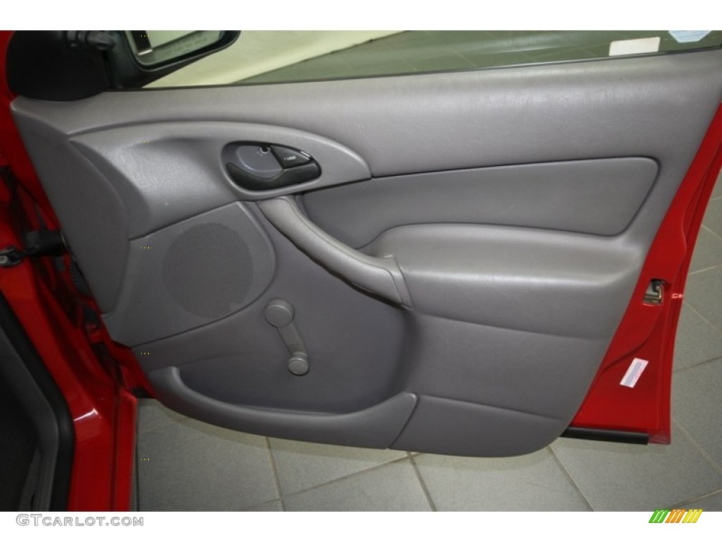 2002 Focus LX Sedan - Infra Red / Medium Graphite photo #29