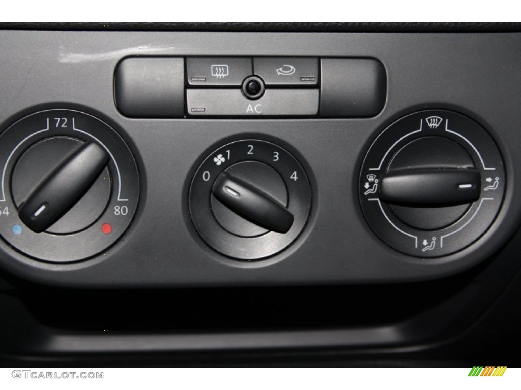 2010 Volkswagen Tiguan S Controls Photo #71547955
