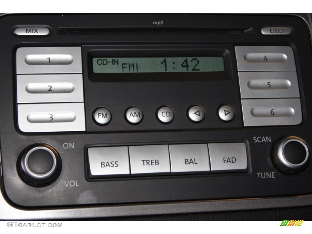 2010 Volkswagen Tiguan S Audio System Photos