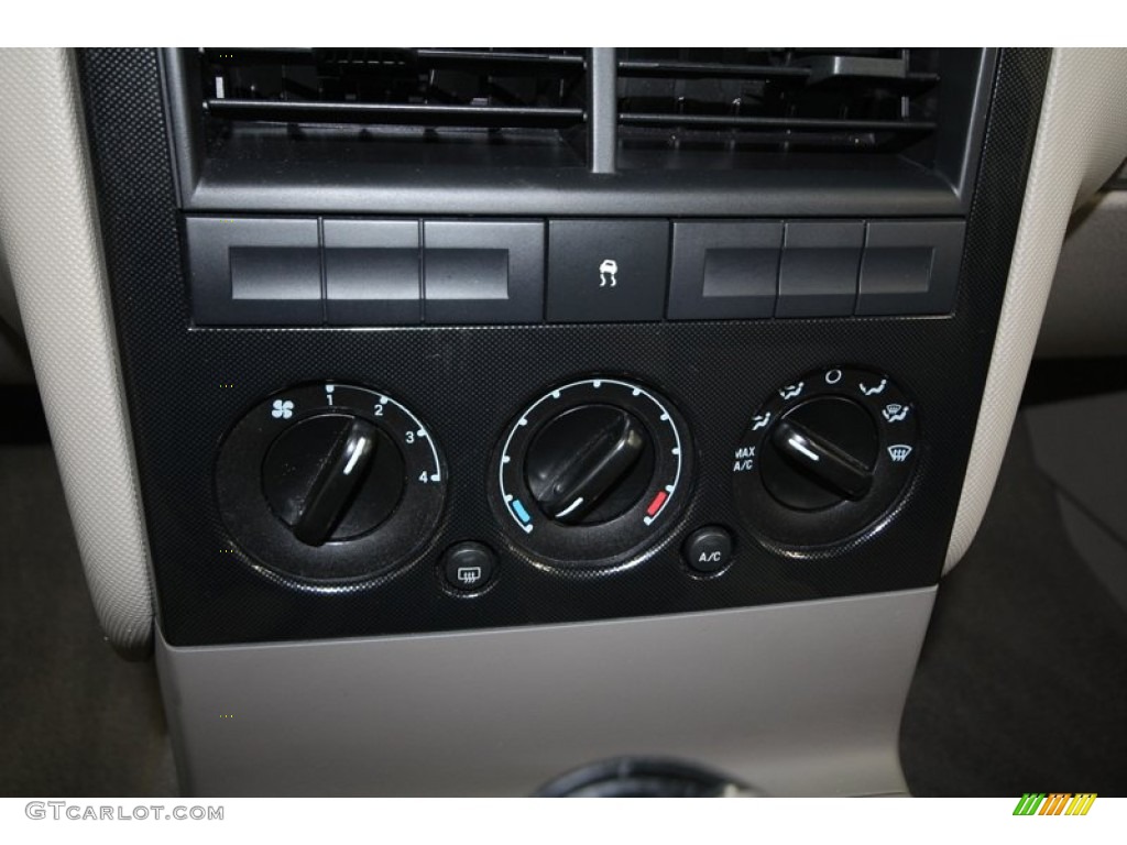2006 Ford Explorer XLT Controls Photos