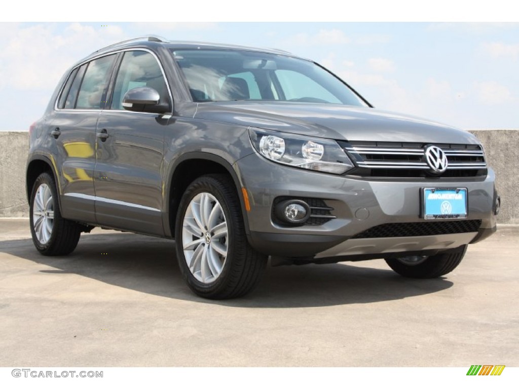 Pepper Gray Metallic Volkswagen Tiguan