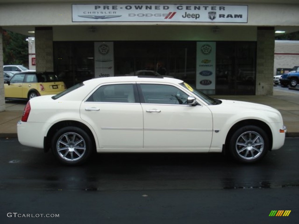 2007 300 C HEMI AWD - Cool Vanilla / Dark Slate Gray/Light Graystone photo #1