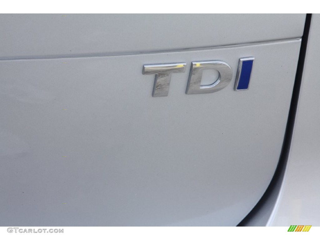 2013 Volkswagen Touareg TDI Executive 4XMotion Marks and Logos Photos