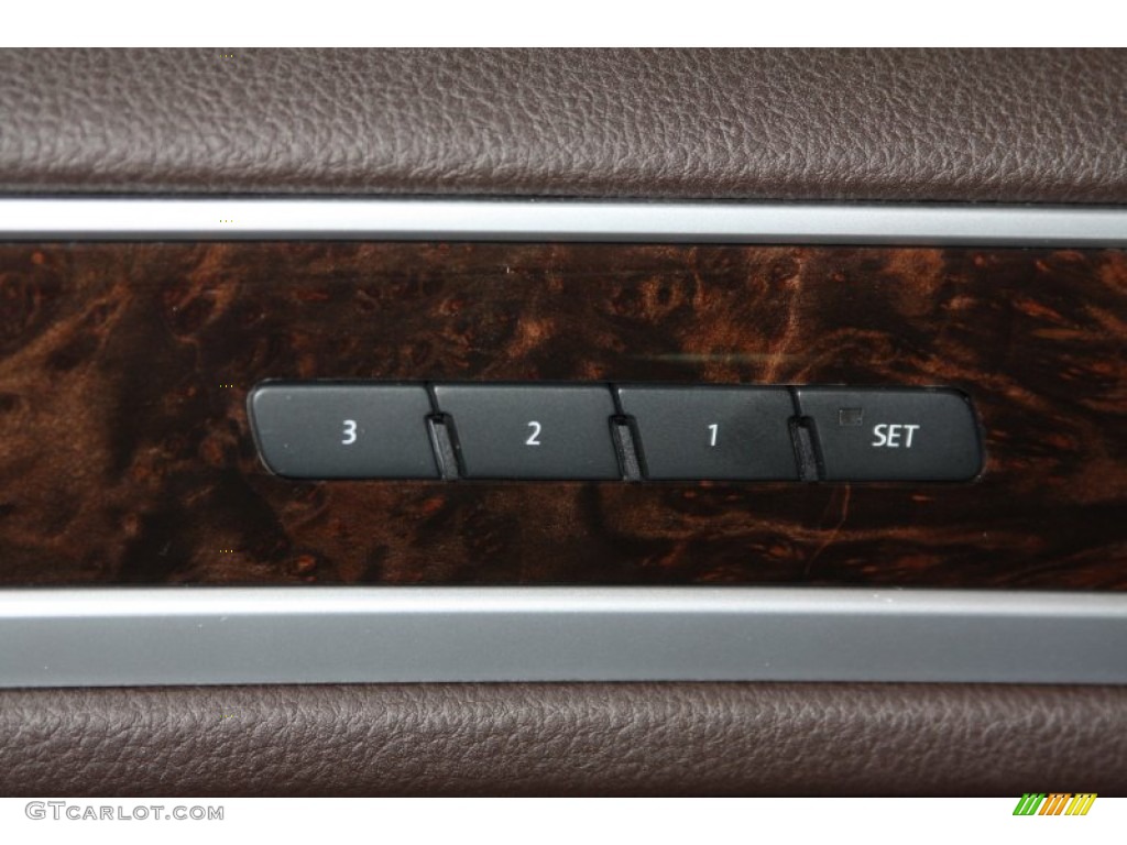 2013 Volkswagen Touareg TDI Executive 4XMotion Controls Photo #71553532