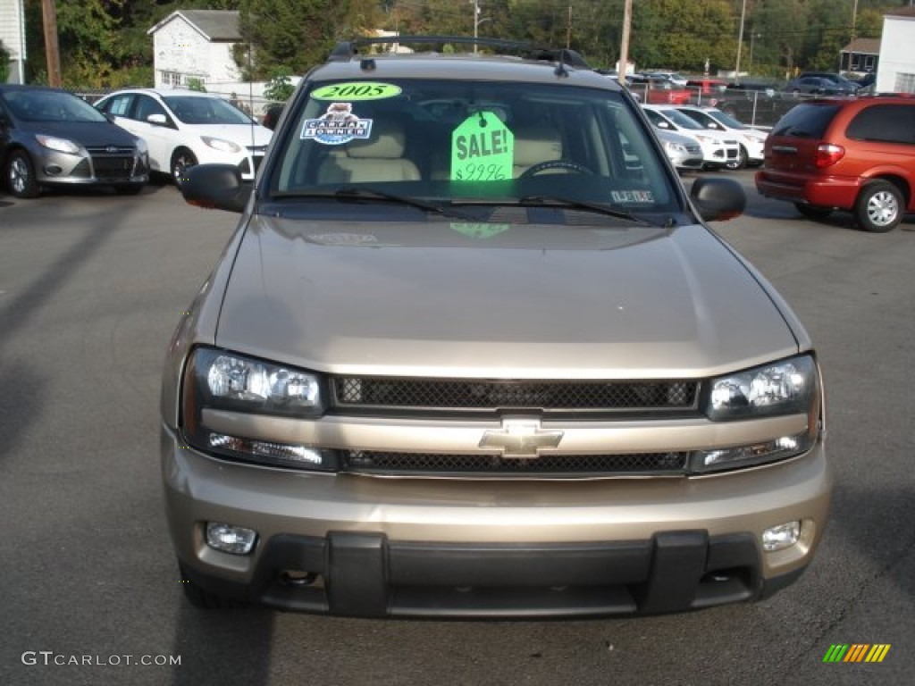 2005 TrailBlazer EXT LT 4x4 - Sandstone Metallic / Light Cashmere/Ebony photo #2