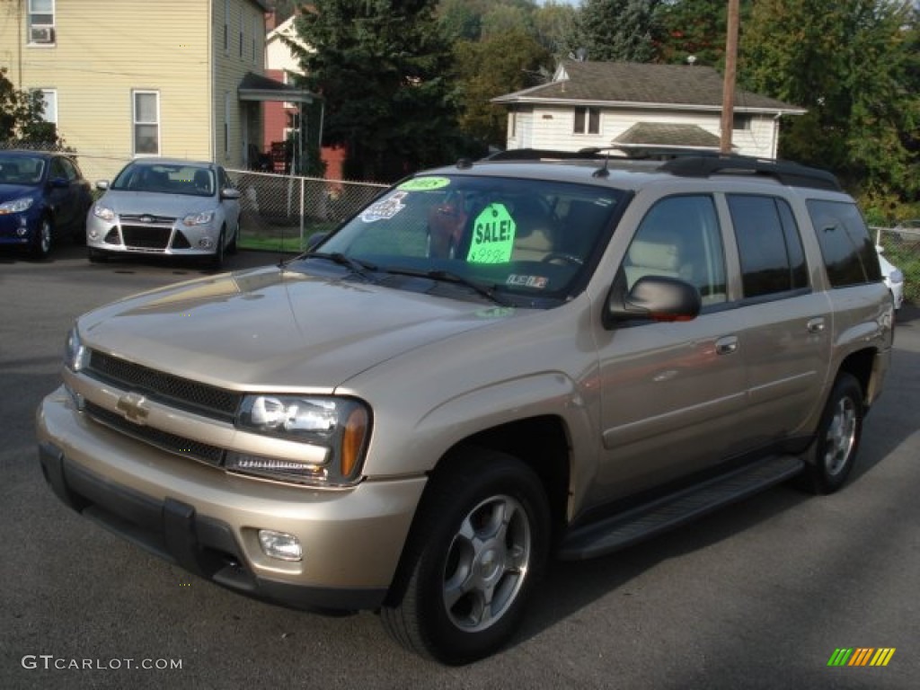 2005 TrailBlazer EXT LT 4x4 - Sandstone Metallic / Light Cashmere/Ebony photo #3