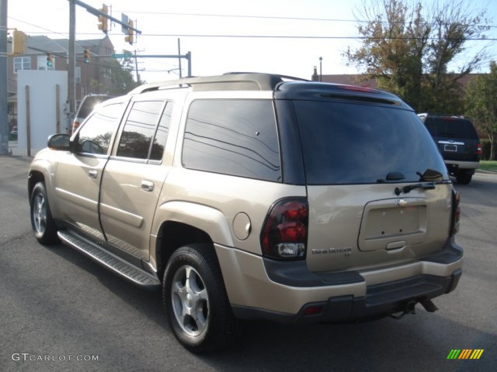 2005 TrailBlazer EXT LT 4x4 - Sandstone Metallic / Light Cashmere/Ebony photo #4