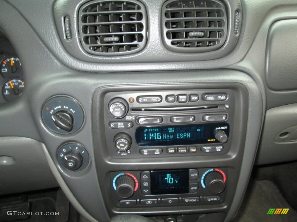2002 Chevrolet TrailBlazer LTZ 4x4 Controls Photo #71563129