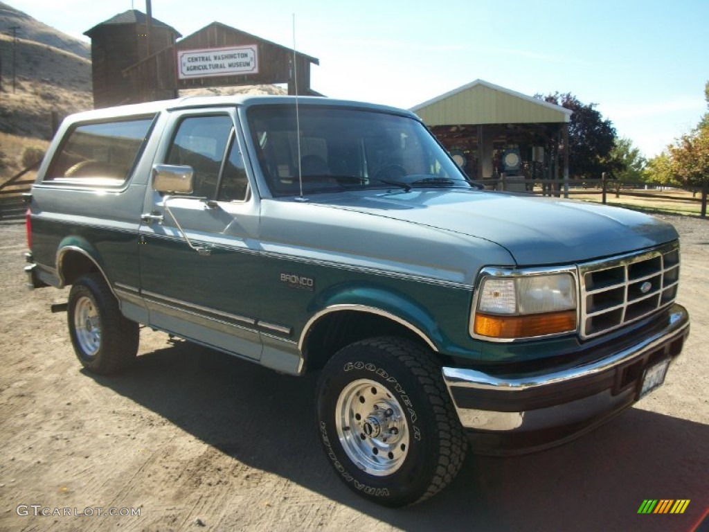 1996 Bronco XLT 4x4 - Light Willow Green Metallic / Grey photo #38