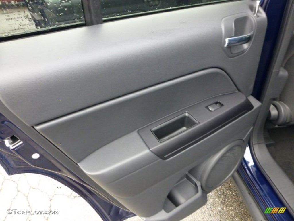 2013 Jeep Patriot Sport 4x4 Dark Slate Gray Door Panel Photo #71565478