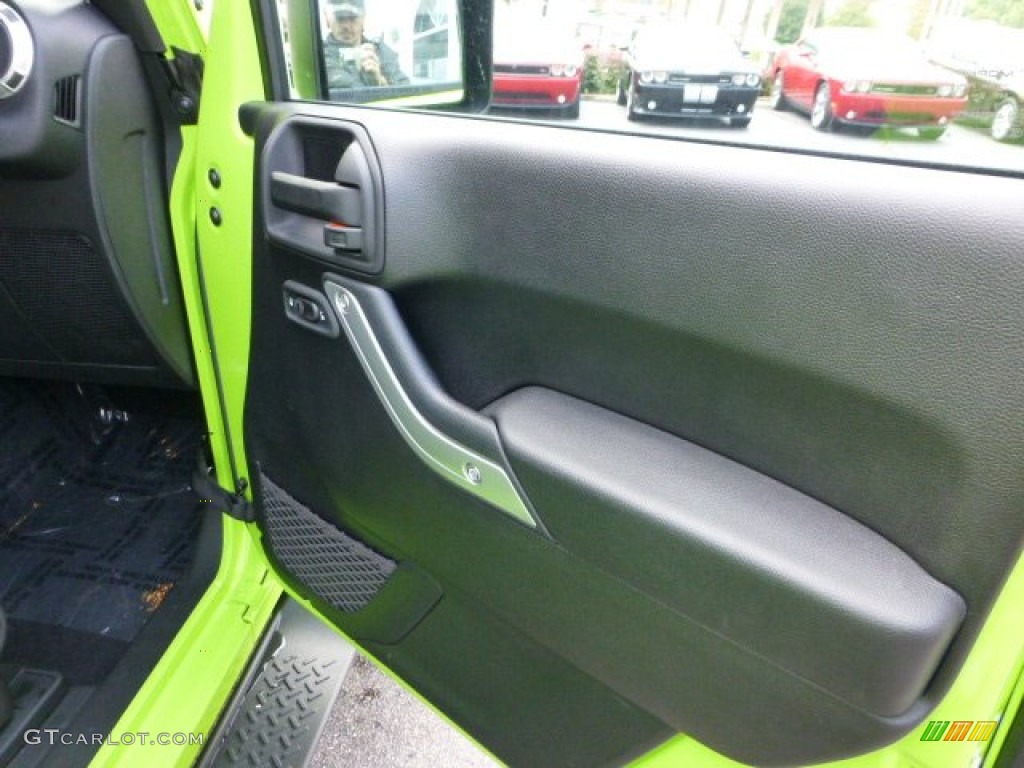 2013 Jeep Wrangler Sahara 4x4 Black Door Panel Photo #71565640