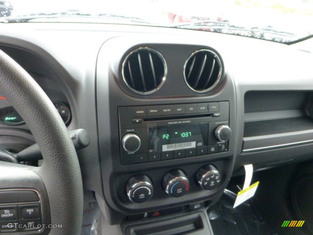 2013 Jeep Patriot Sport 4x4 Controls Photo #71566033