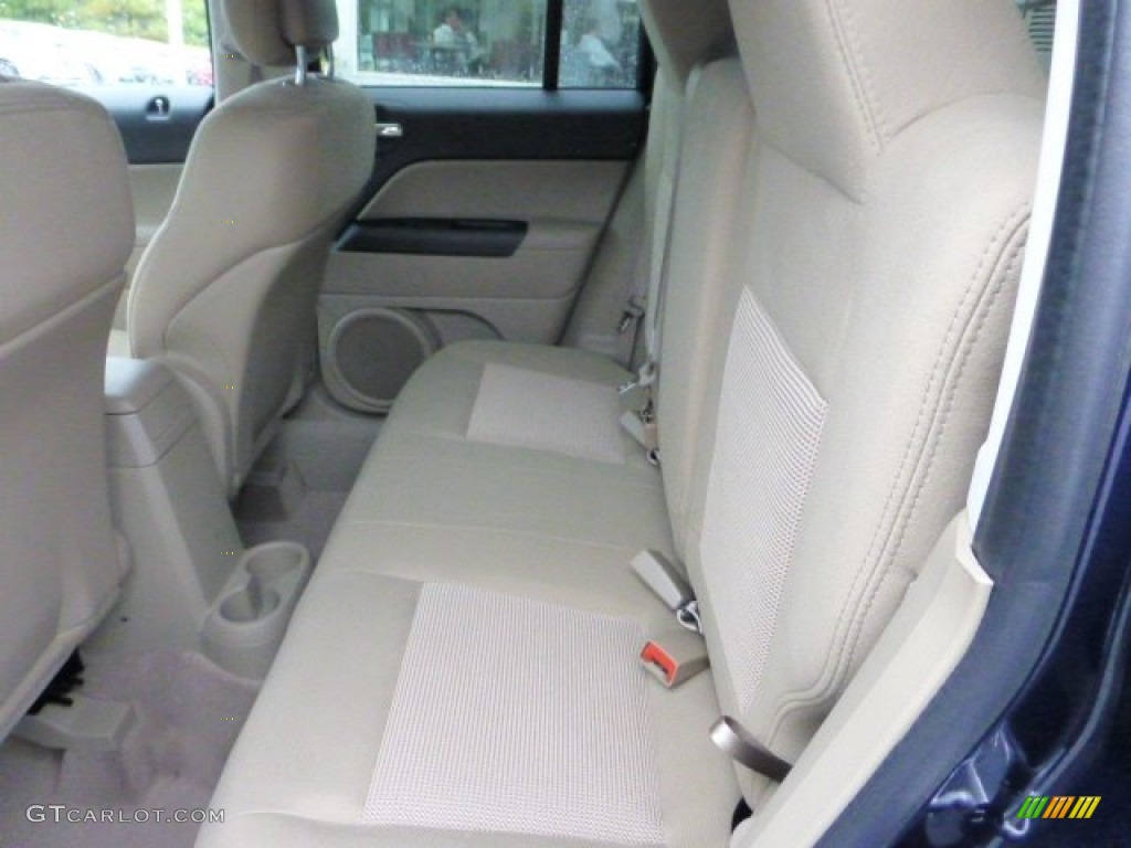 Dark Slate Gray/Light Pebble Interior 2013 Jeep Patriot Latitude 4x4 Photo #71566144