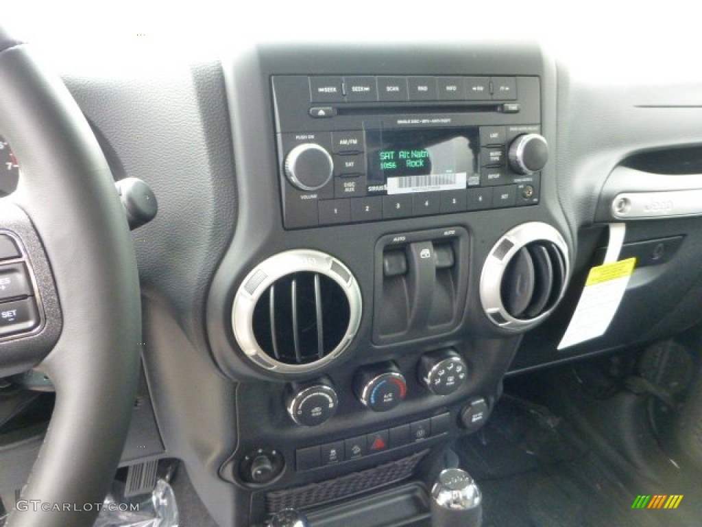 2013 Jeep Wrangler Rubicon 4x4 Controls Photo #71567572