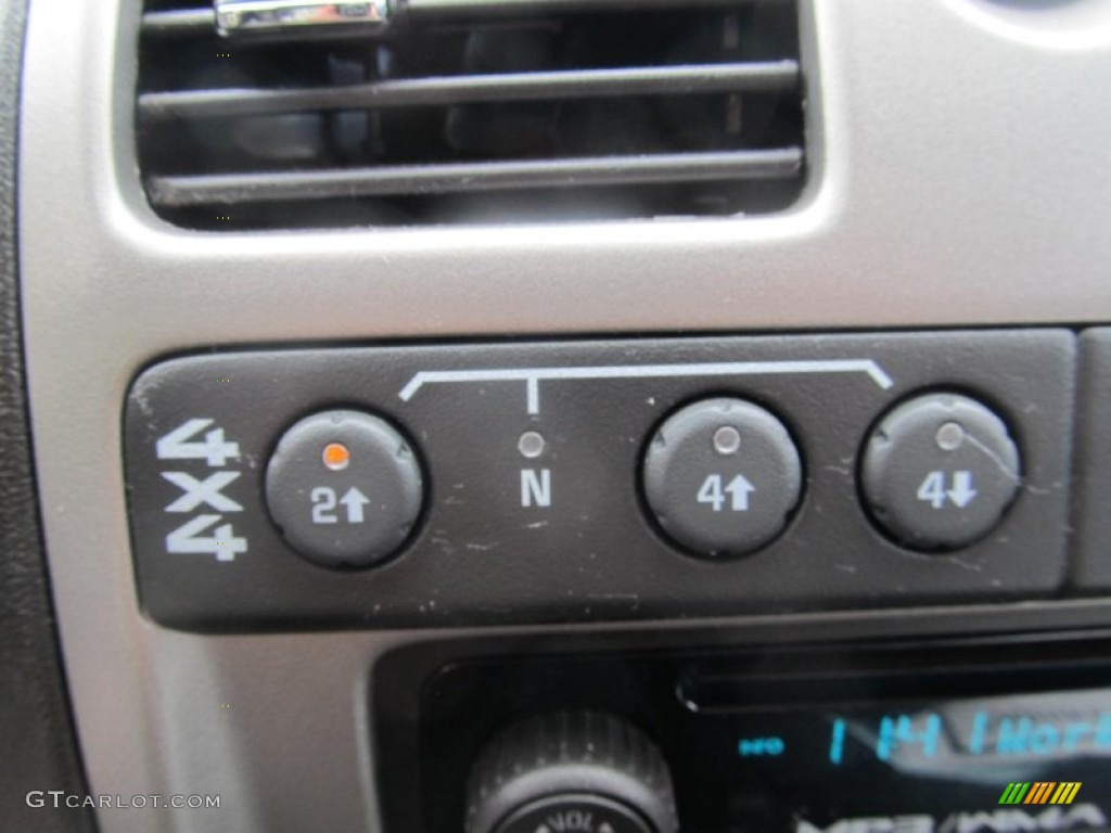 2010 GMC Canyon SLE Extended Cab 4x4 Controls Photos