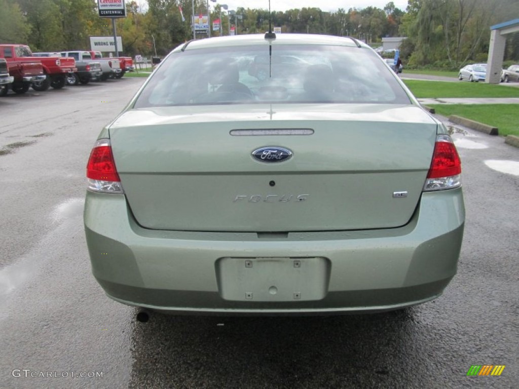 2008 Focus SE Sedan - Kiwi Green / Medium Stone photo #4