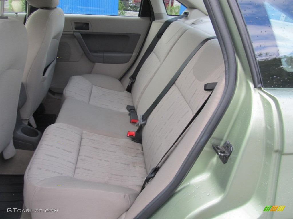 2008 Focus SE Sedan - Kiwi Green / Medium Stone photo #12