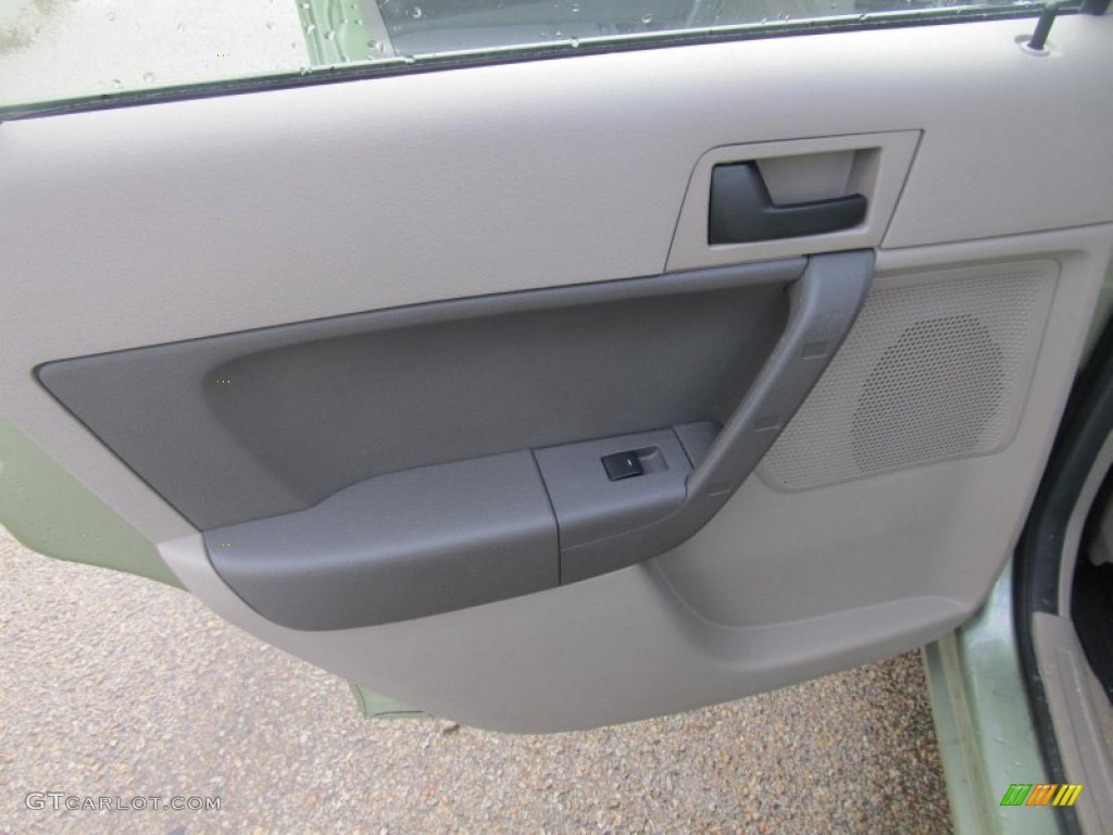 2008 Focus SE Sedan - Kiwi Green / Medium Stone photo #13