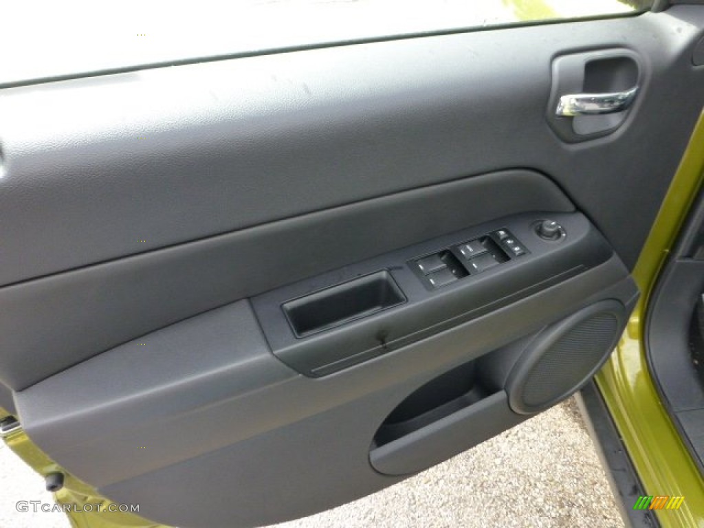 2012 Compass Latitude 4x4 - Rescue Green Metallic / Dark Slate Gray photo #14