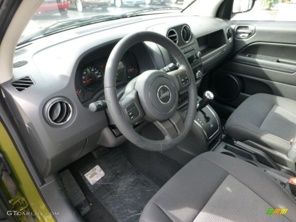 2012 Compass Latitude 4x4 - Rescue Green Metallic / Dark Slate Gray photo #15