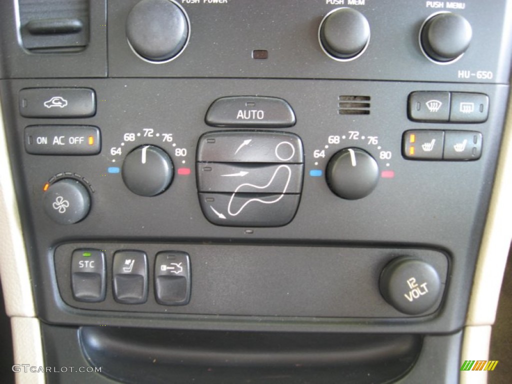 2005 Volvo S80 2.5T Controls Photo #71572322