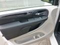 Stone White - Grand Caravan SE Photo No. 14