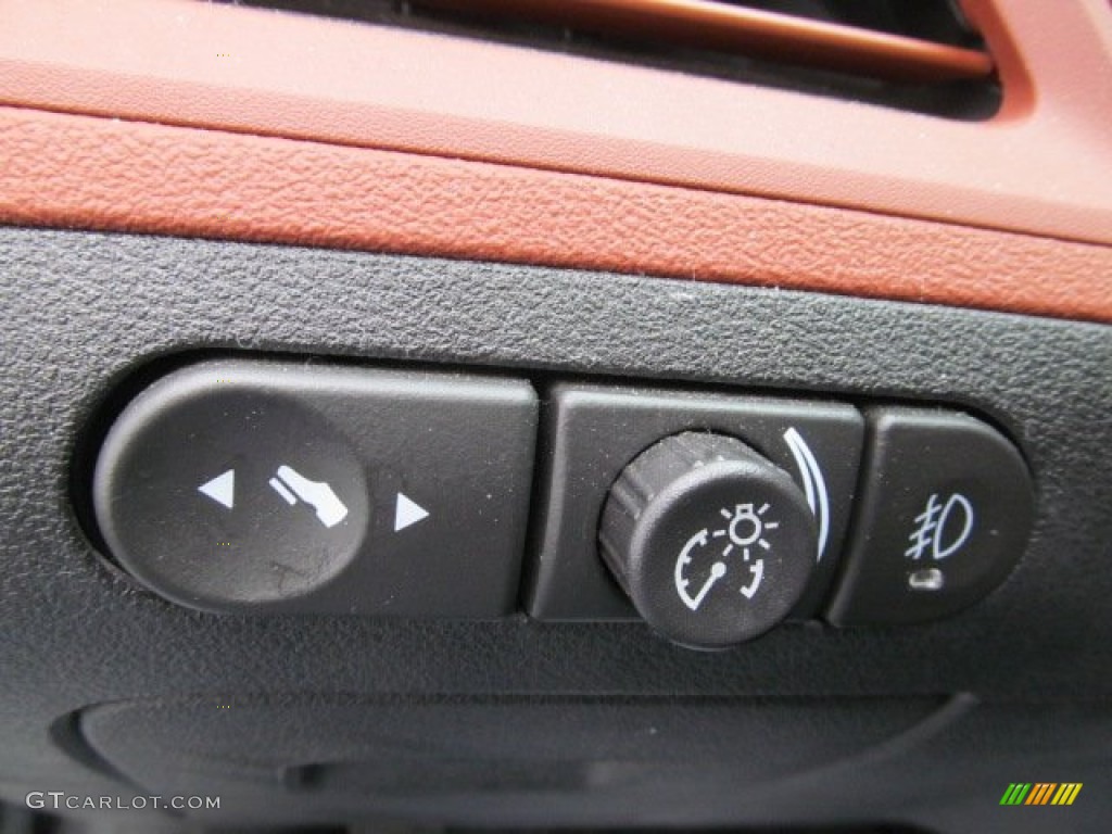 2008 Chevrolet Malibu LTZ Sedan Controls Photo #71578406