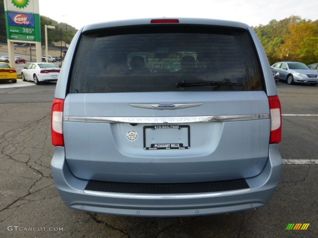 2013 Town & Country Touring - L - Crystal Blue Pearl / Black/Light Graystone photo #4