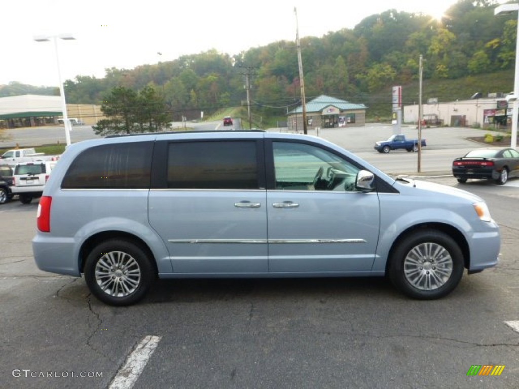 2013 Town & Country Touring - L - Crystal Blue Pearl / Black/Light Graystone photo #6