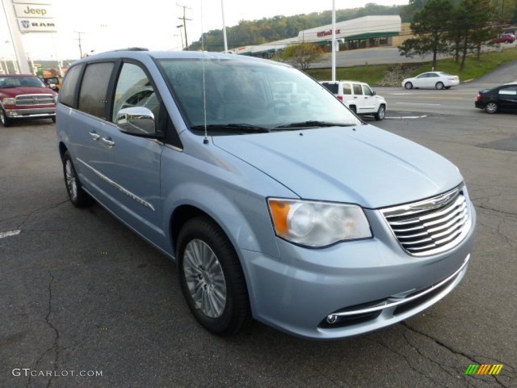 2013 Town & Country Touring - L - Crystal Blue Pearl / Black/Light Graystone photo #7