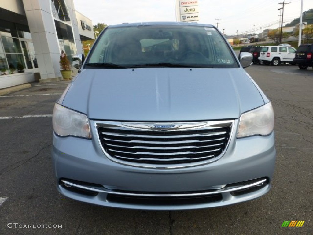 2013 Town & Country Touring - L - Crystal Blue Pearl / Black/Light Graystone photo #8
