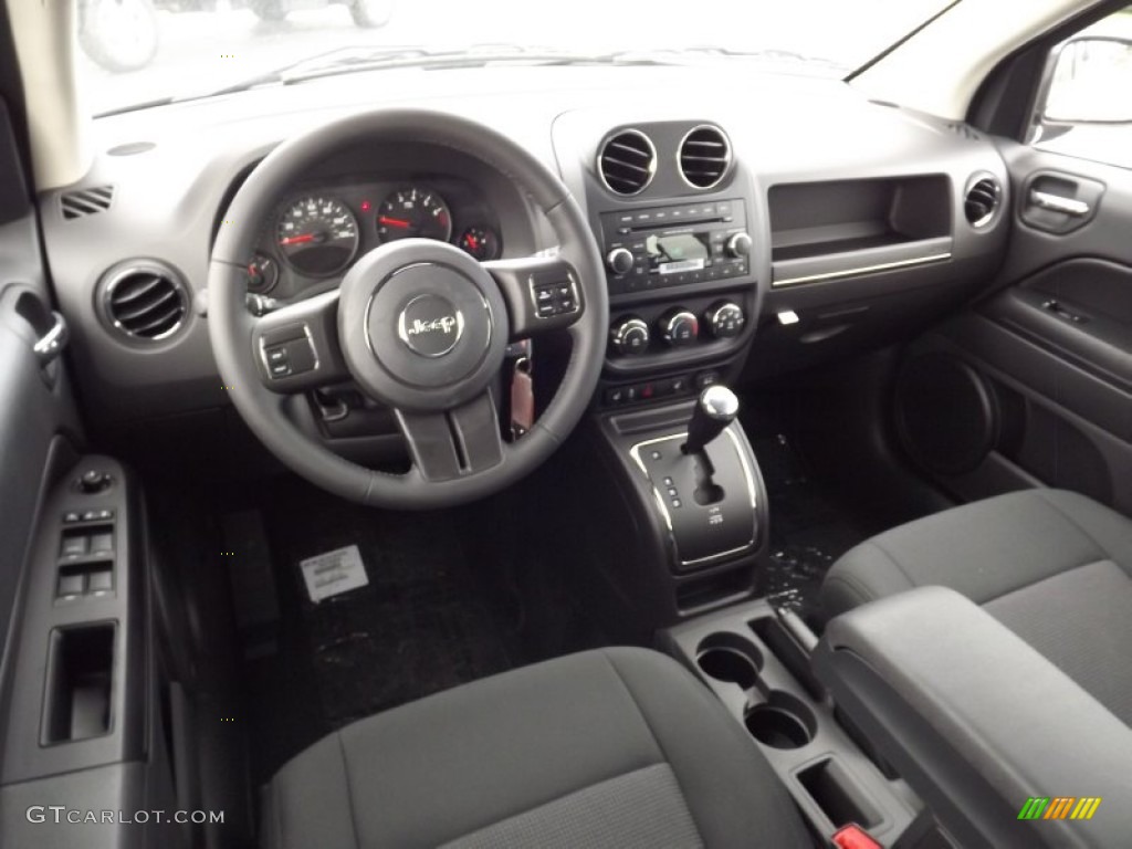 Dark Slate Gray Interior 2013 Jeep Compass Latitude Photo #71587185