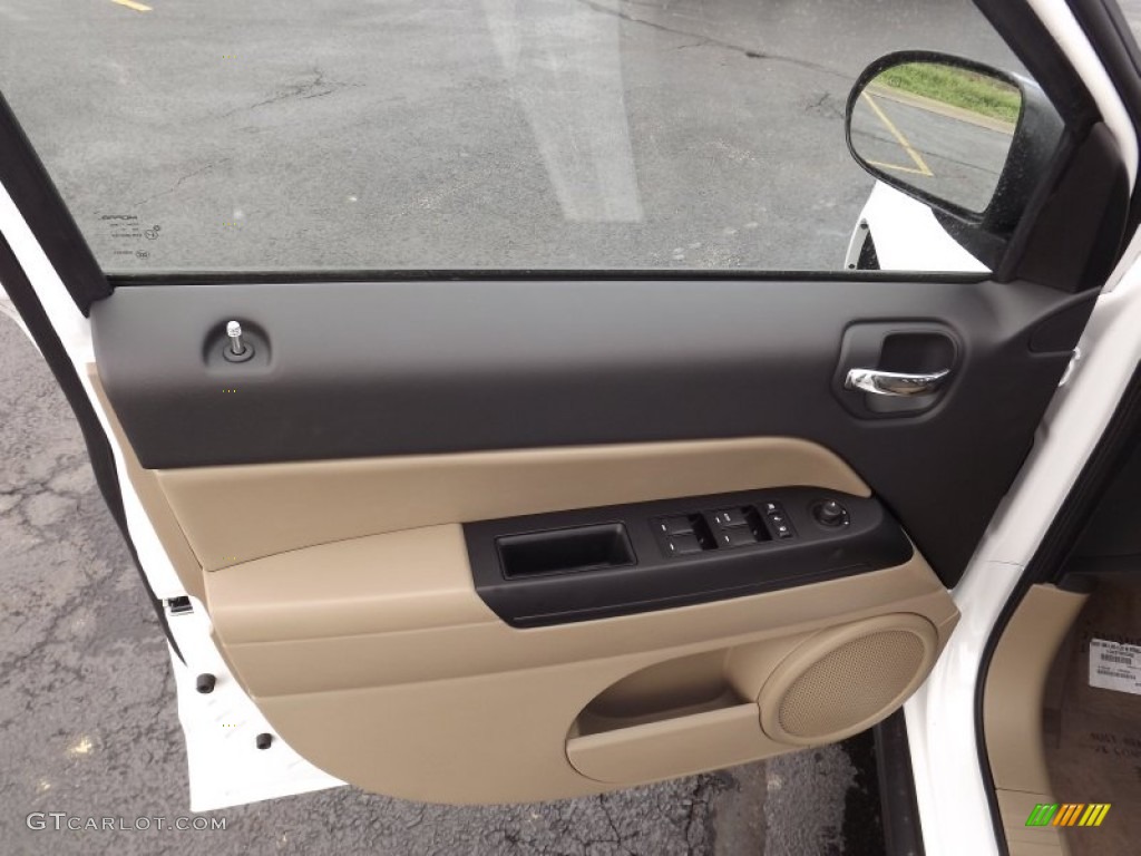 2013 Jeep Compass Sport Dark Slate Gray/Light Pebble Door Panel Photo #71587389