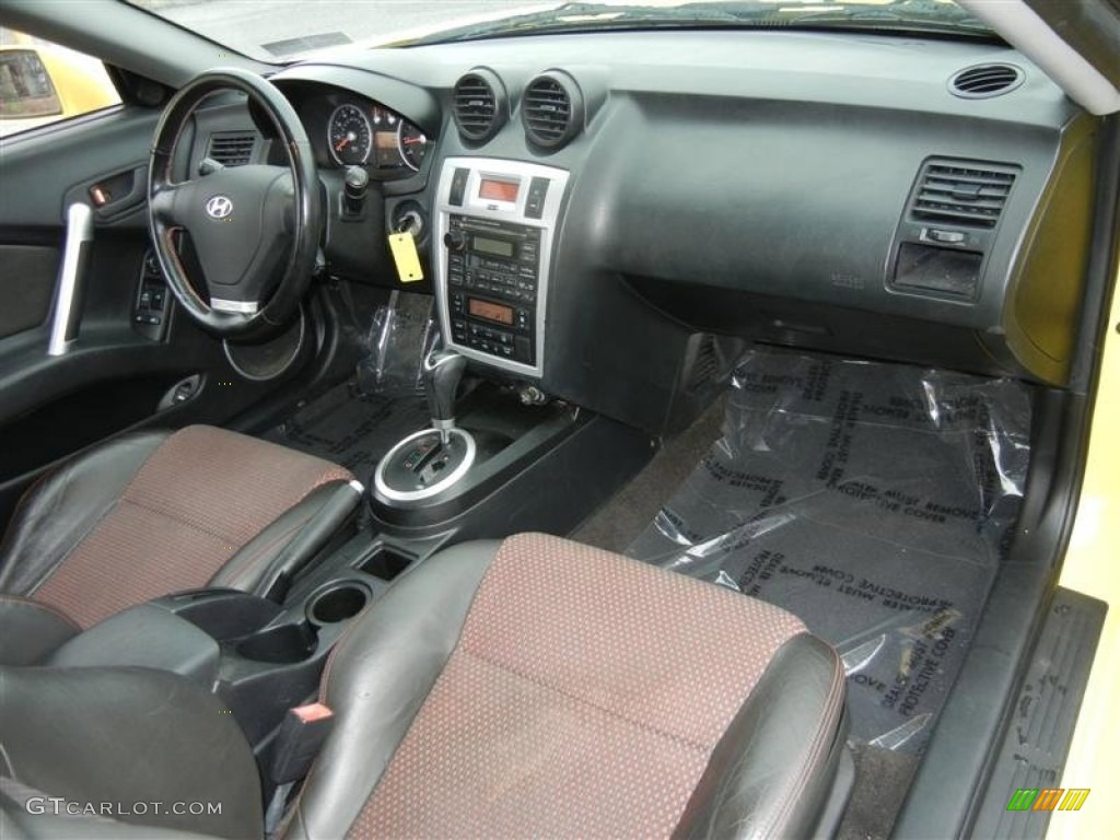 2006 Hyundai Tiburon GT Black/Red Dashboard Photo #71588241