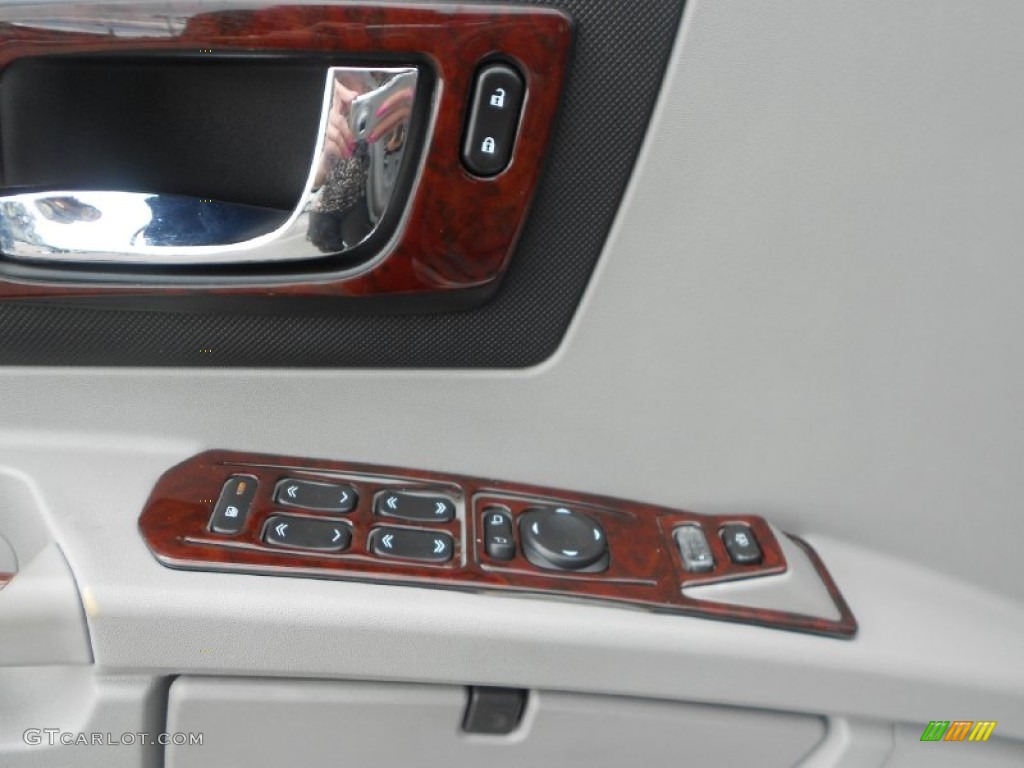2004 SRX V6 - Light Platinum Metallic / Light Neutral photo #14