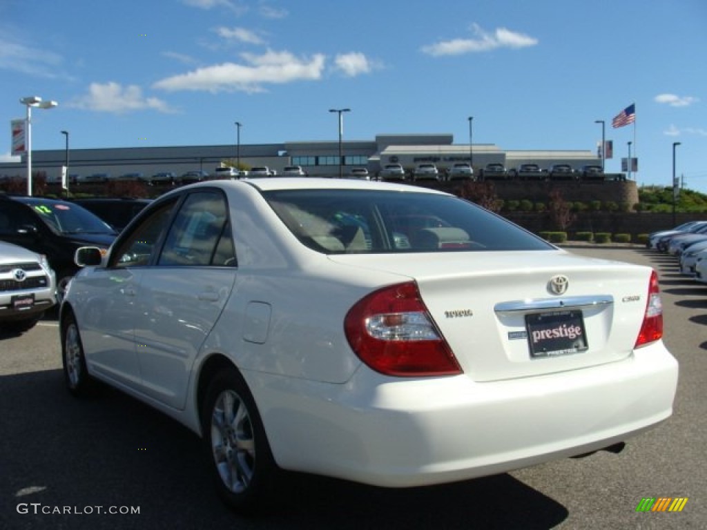 2004 Camry LE - Crystal White / Taupe photo #4