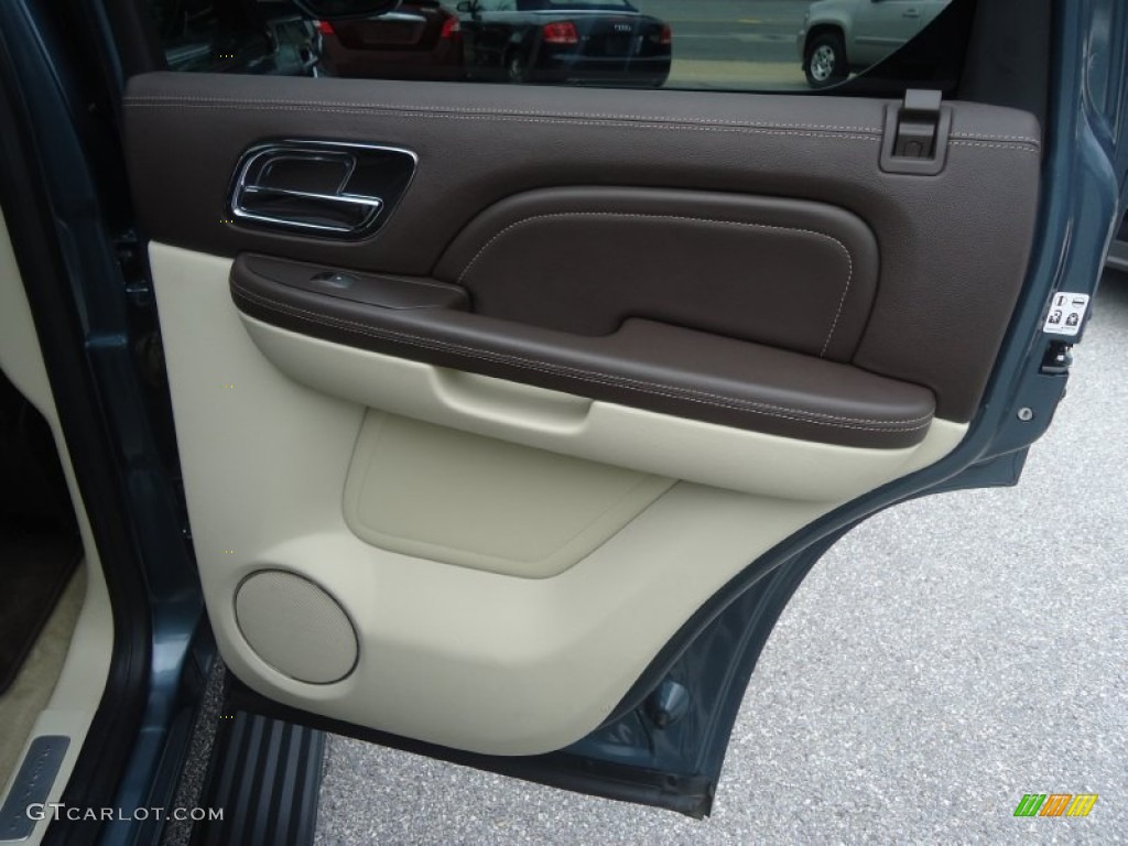 2008 Cadillac Escalade Platinum AWD Cocoa/Very Light Linen Door Panel Photo #71603241