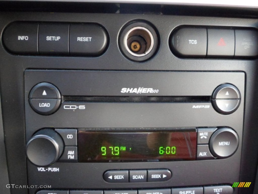 2005 Ford Mustang GT Premium Coupe Audio System Photo #71606808