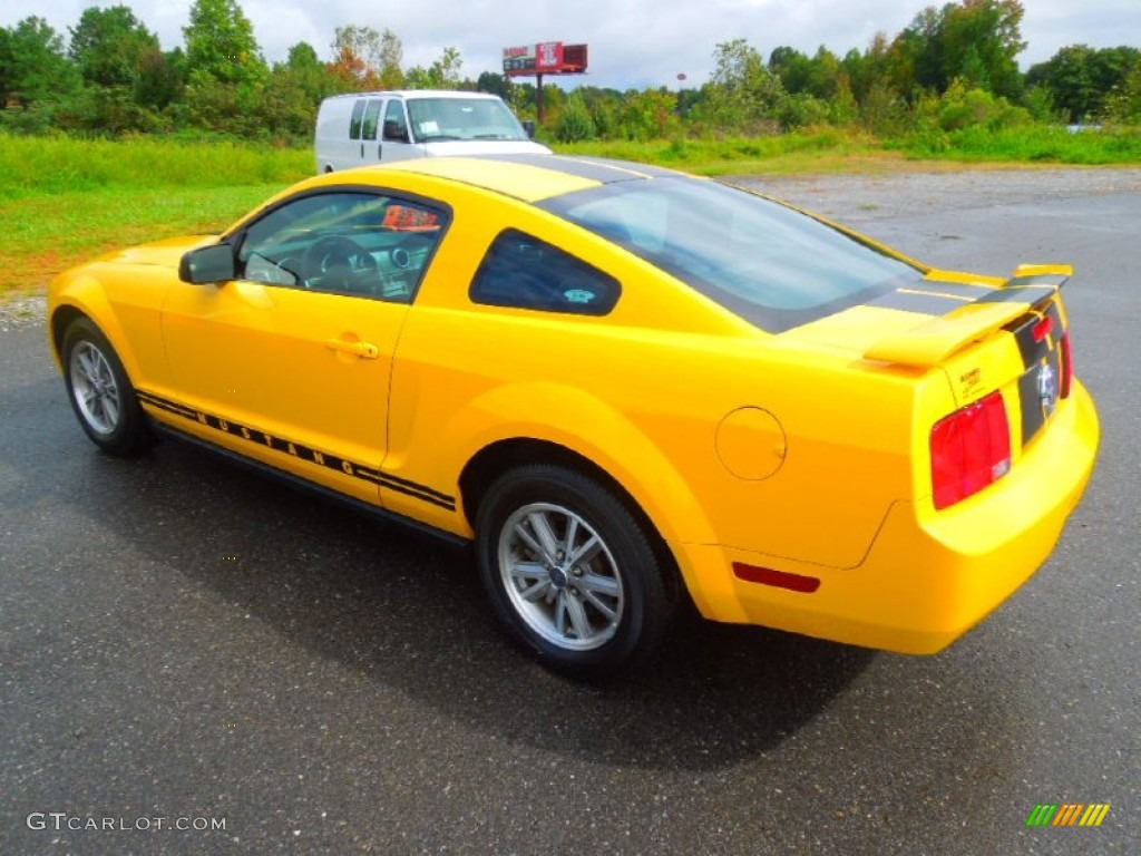 2005 Mustang V6 Premium Coupe - Screaming Yellow / Dark Charcoal photo #5