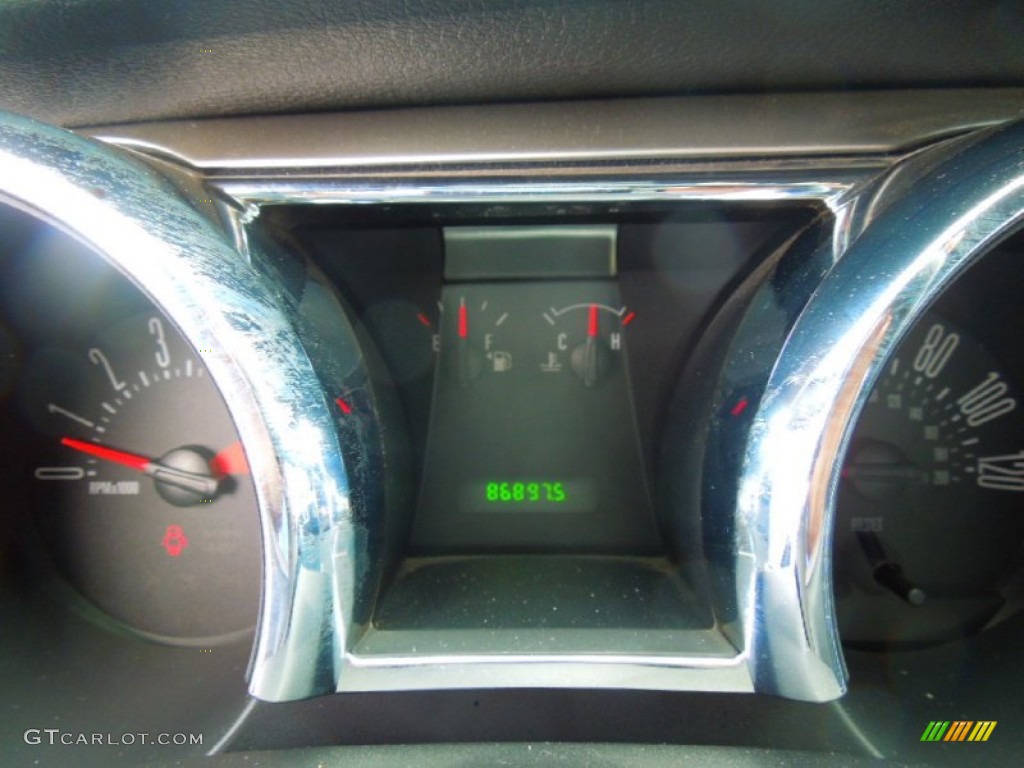 2005 Mustang V6 Premium Coupe - Screaming Yellow / Dark Charcoal photo #14