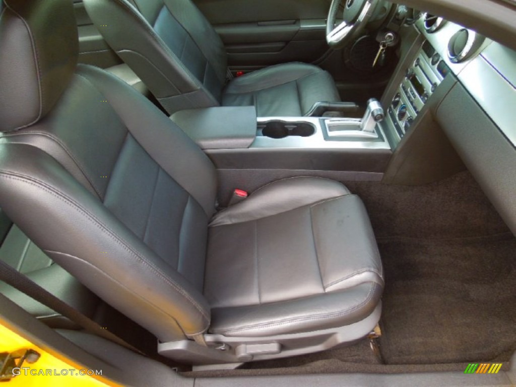 2005 Mustang V6 Premium Coupe - Screaming Yellow / Dark Charcoal photo #17