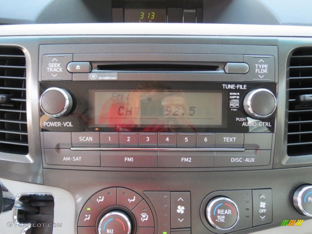 2013 Toyota Sienna V6 Audio System Photos