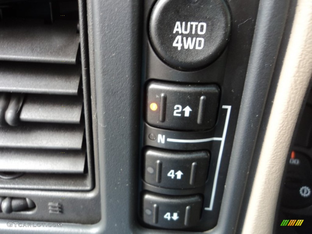2003 Chevrolet Suburban 2500 LT 4x4 Controls Photo #71610852