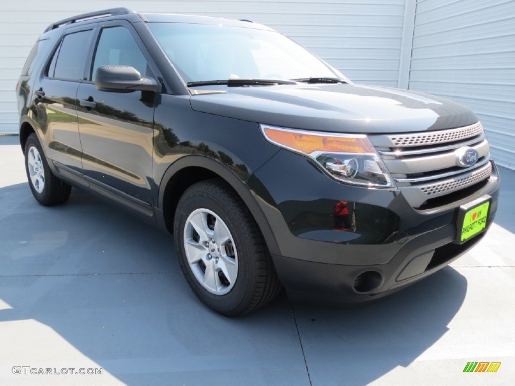 2013 Explorer FWD - Tuxedo Black Metallic / Medium Light Stone photo #1