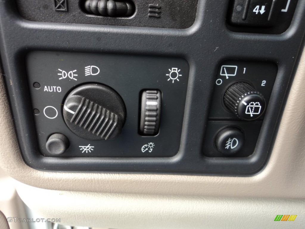 2003 Chevrolet Suburban 2500 LT 4x4 Controls Photo #71610861