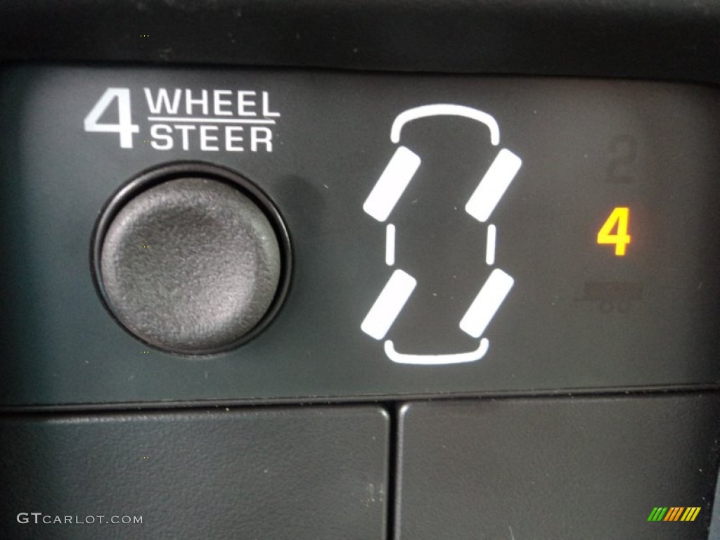 2003 Chevrolet Suburban 2500 LT 4x4 Controls Photo #71610933