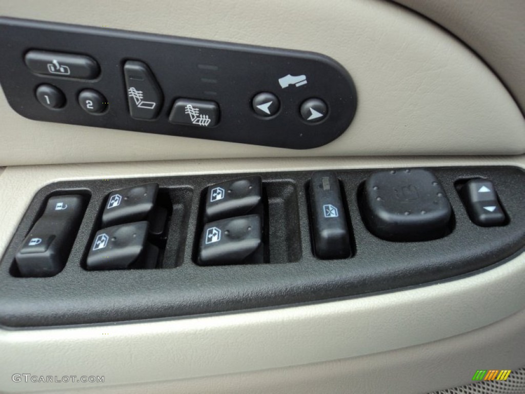 2003 Chevrolet Suburban 2500 LT 4x4 Controls Photo #71610975
